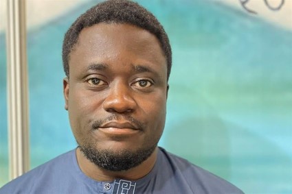 Báyò Akómoláfé, filósofo nigeriano ” “Em tempos urgentes, vamos desacelerar”
